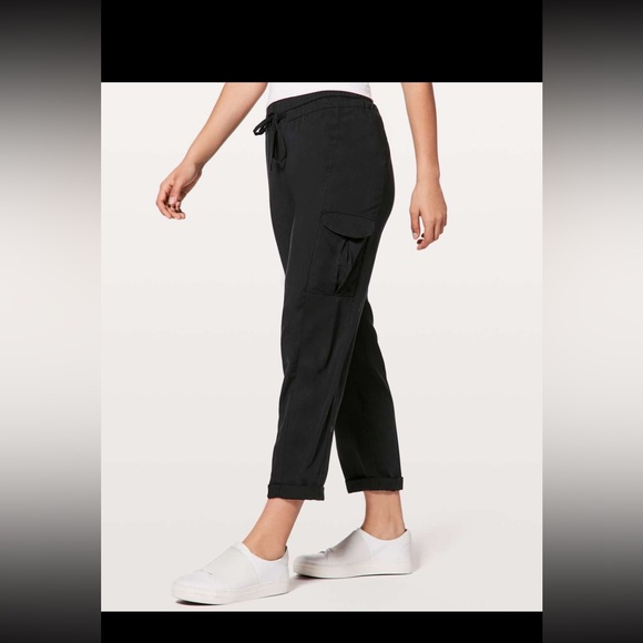 lululemon athletica Pants - Lululemon Athletica Black Ankle Cargo Pants